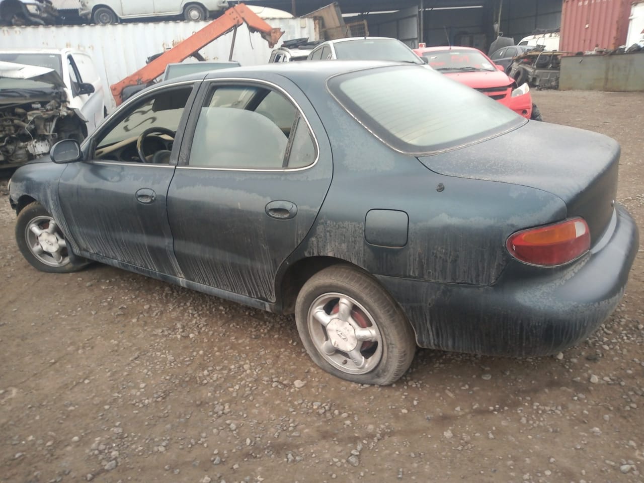 Hyundai ELANTRA 1996    EN DESARME